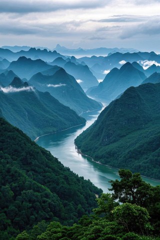 山脉和山谷中间一条河流