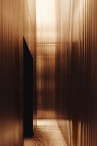 走廊光影线条与暖色调的交织 走廊光影线条与暖色调的交织