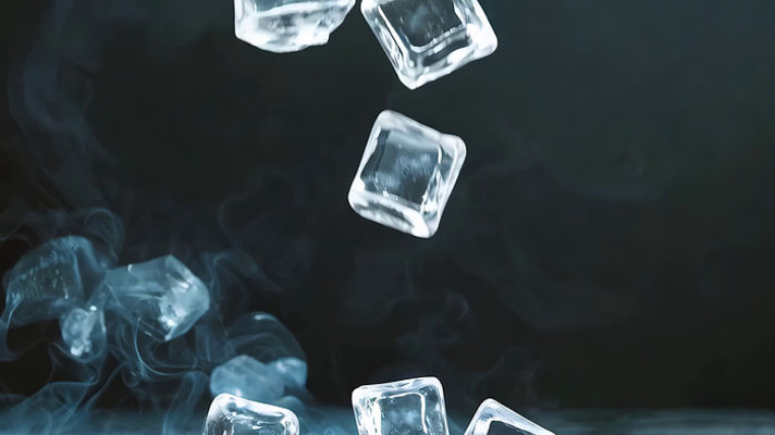 冰块悬浮带烟雾特效素材