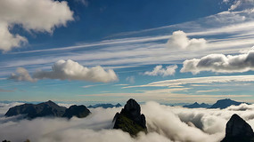 高山云海壮丽景观