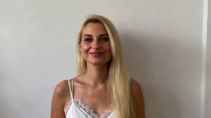 金发女子微笑特写素材 金发女子微笑特写素材