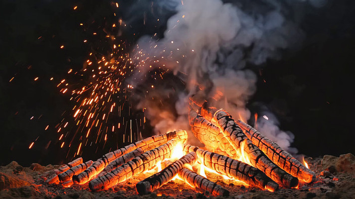 燃烧的篝火特写 燃烧的篝火特写