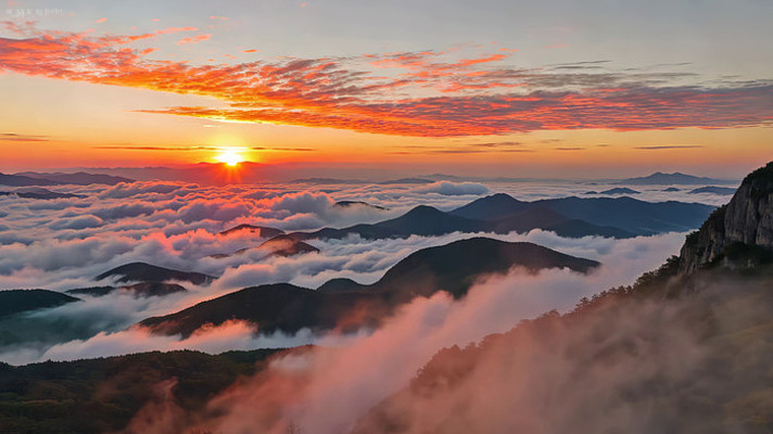 山峦云海间的日出景观 山峦云海间的日出景观
