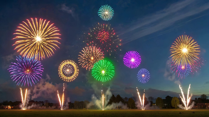 夜空绽放的多彩烟花 夜空绽放的多彩烟花