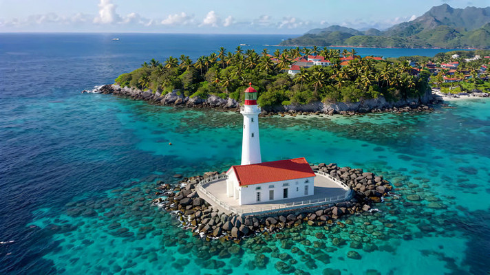 海岛灯塔航拍全景