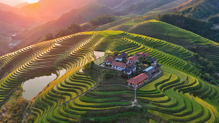 航拍梯田日落全景 航拍梯田日落全景