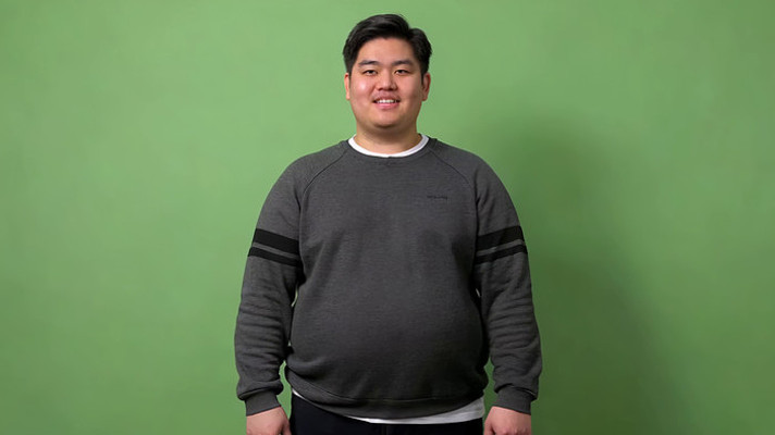 绿幕前站立的胖男子 绿幕前站立的胖男子