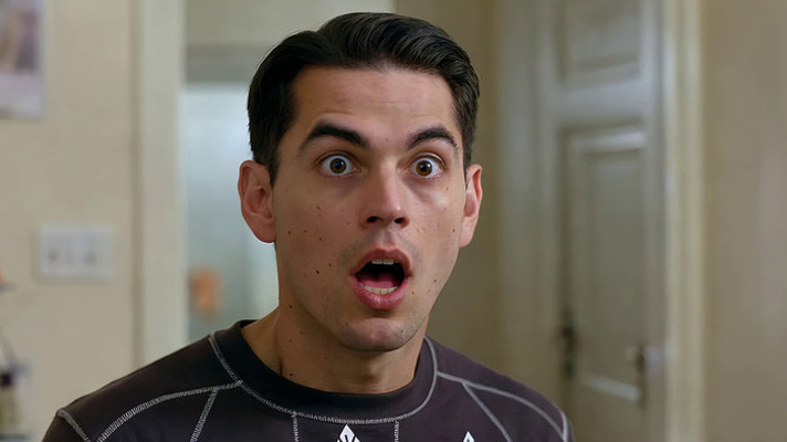 男子室内面部表情特写 男子室内面部表情特写