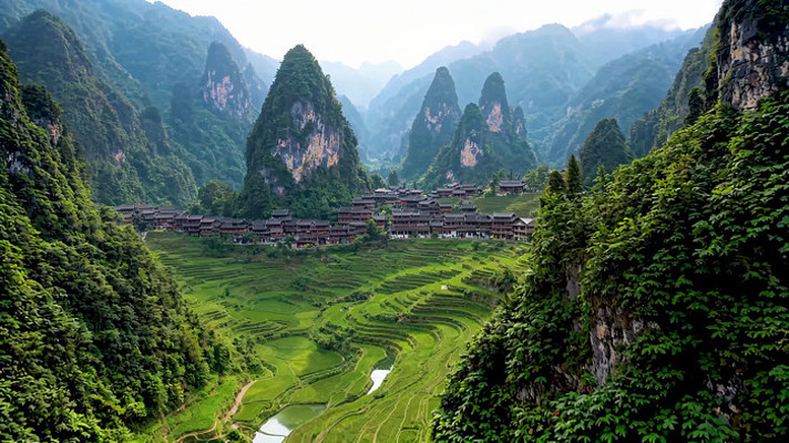 山间梯田古村落风景 山间梯田古村落风景