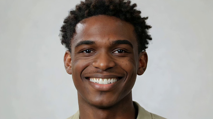 微笑黑人男子特写 微笑黑人男子特写