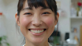 微笑女孩面部特写