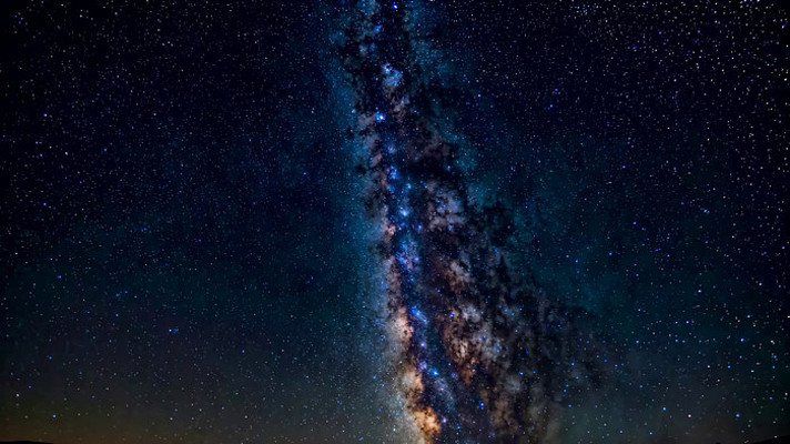 璀璨星空下的银河景观 璀璨星空下的银河景观