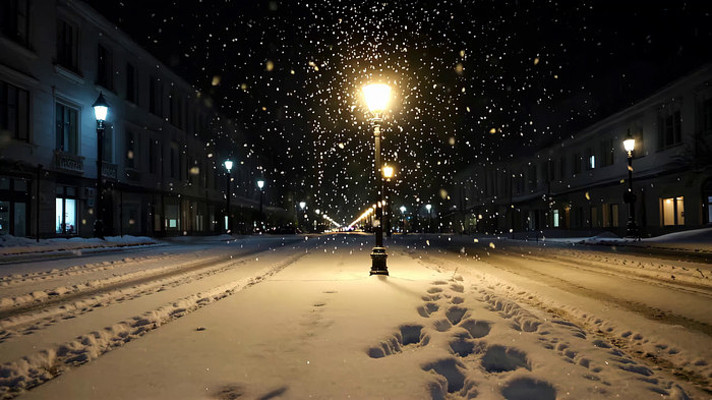 夜晚街道飘雪景象
