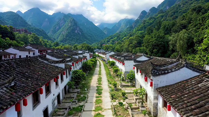 山村古建筑群与青山景观 山村古建筑群与青山景观