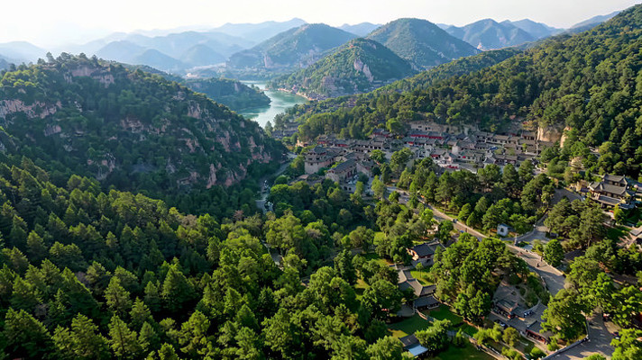 山谷间古建筑群航拍全景 山谷间古建筑群航拍全景