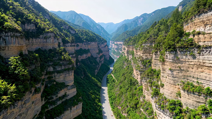 Ͽ�Ⱥ���ɽ����Ȼ���