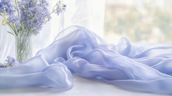 淡紫色丝绸与花束静物素材 淡紫色丝绸与花束静物素材