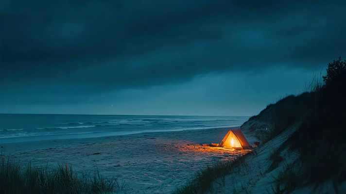 海边沙滩夜晚露营场景