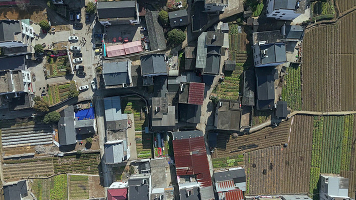 航拍视角下的皖南山区村庄和山林农田