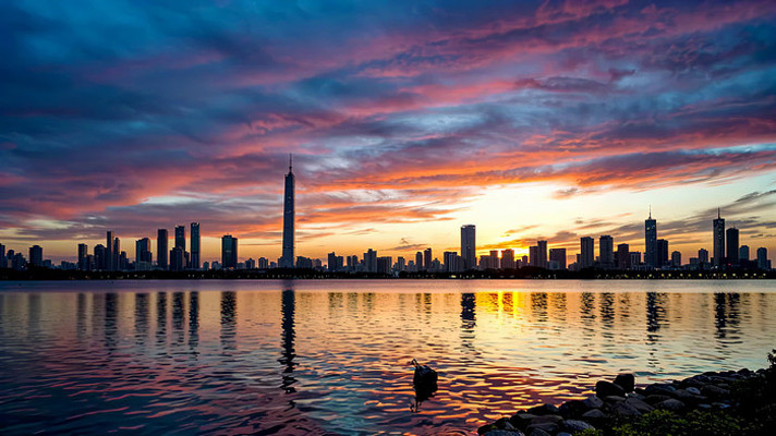 城市湖畔日落天际线景观 城市湖畔日落天际线景观