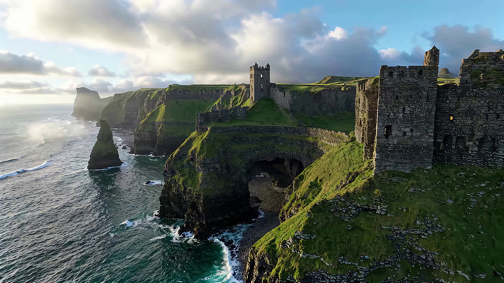 海岸边古老城堡全景 海岸边古老城堡全景