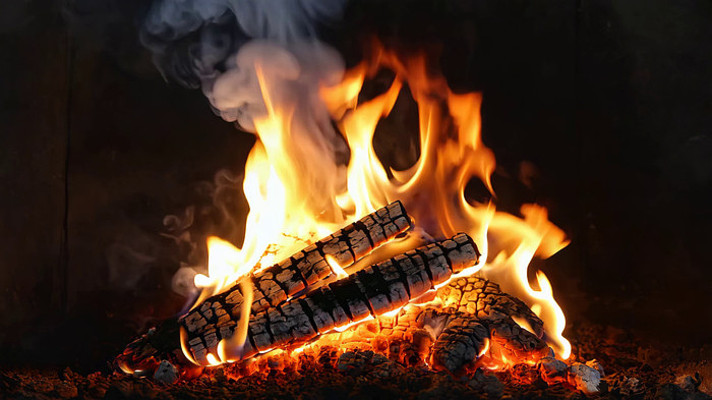 燃烧的柴火火焰素材 燃烧的柴火火焰素材