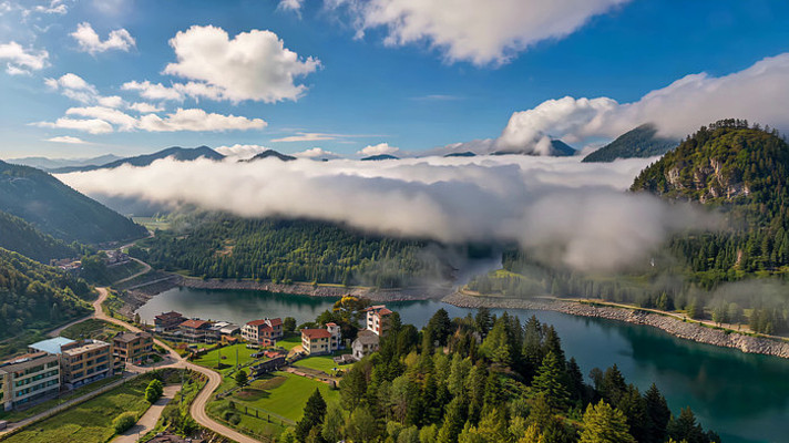 山间湖泊与建筑全景 山间湖泊与建筑全景