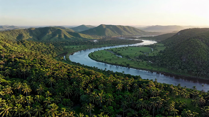山林河流全景俯瞰 山林河流全景俯瞰