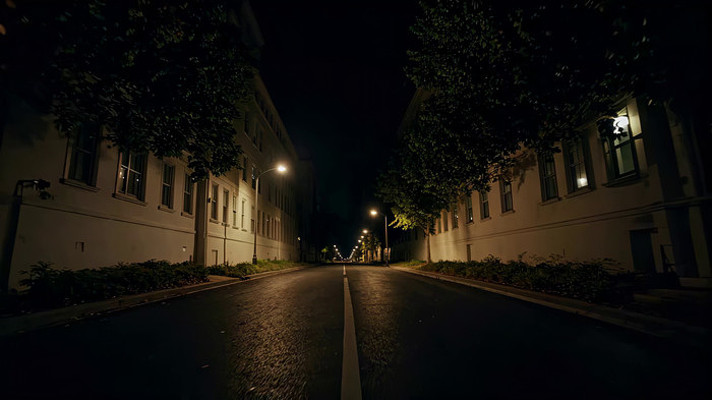 夜晚街道两旁建筑夜景素材