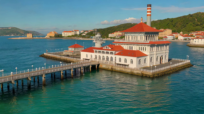 海上红顶建筑全景