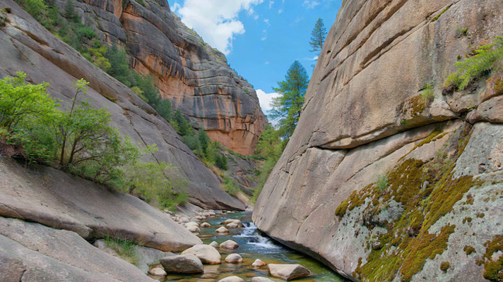 峡谷间河流自然风光 峡谷间河流自然风光