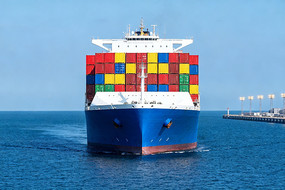 ��ɫ��װ������ں��Ϻ���