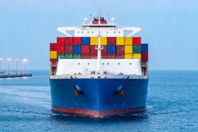 ��ɫ��װ������ں��Ϻ���