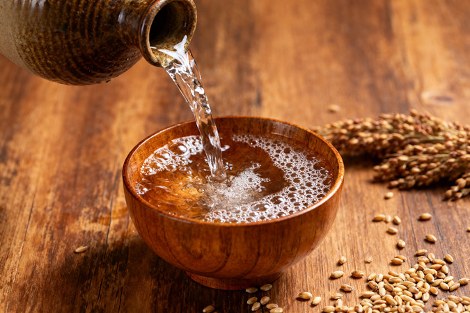 倒酒酒壶 木碗 倒酒酒壶 木碗