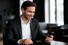 ������ʿ�ֳ��ֻ�΢Ц