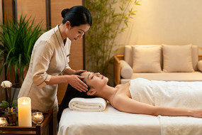 Ů������ܰ�����н���ͷ����Ħ