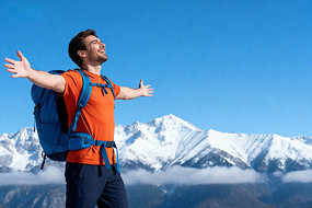 ������ѩɽǰ�ſ�˫��ӵ����Ȼ