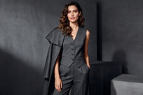 ��ɫ������װ������������ʱ��Ů��