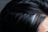 ��ɫͷ���м����ż����׷�