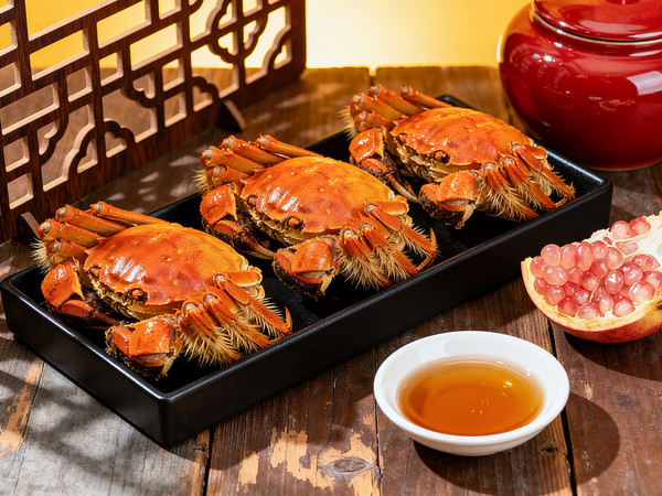 大闸蟹与石榴 大闸蟹与石榴