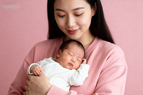 ��ɫ������ĸ�׻�����˯��Ӥ��