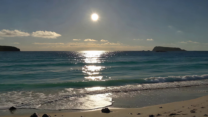 海滩海面阳光洒落景象 海滩海面阳光洒落景象