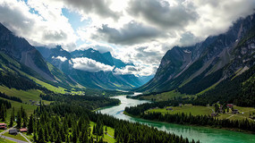 ɽ�Ⱥ���ɭ����Ȼ���