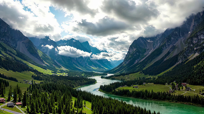 ɽ�Ⱥ���ɭ����Ȼ���