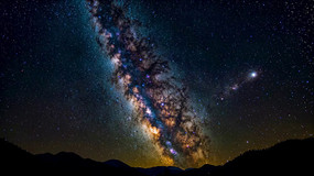 ҹ���µ�������ɽ�;���