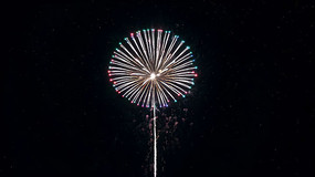 ҹ�������ŵĲ�ɫ�̻�