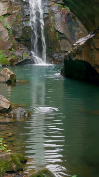 ɽ��С�ٲ���̶ˮ��Ȼ����