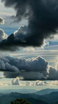 ɽ��֮��׳���Ʋ㾰��