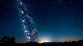 ҹ���µ�������ɽ����ɫ