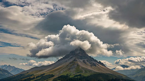 �������Ƶĸ�ɽ��Ȼ����